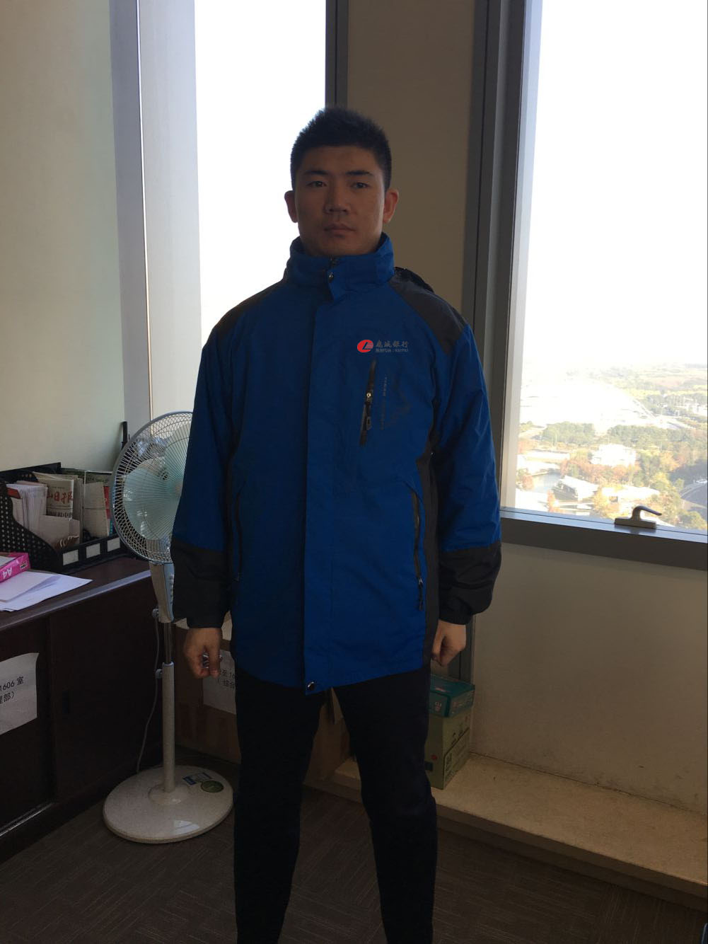 金融银行定制案例 - 为 康城银行 提供 金融银行 职业装定制案例 项目实拍图1